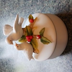 Trinket Dish Doves Royal Carlton 1988